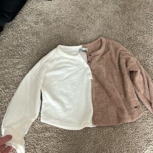 Hollister half and half sweater!!! 🤎🍂